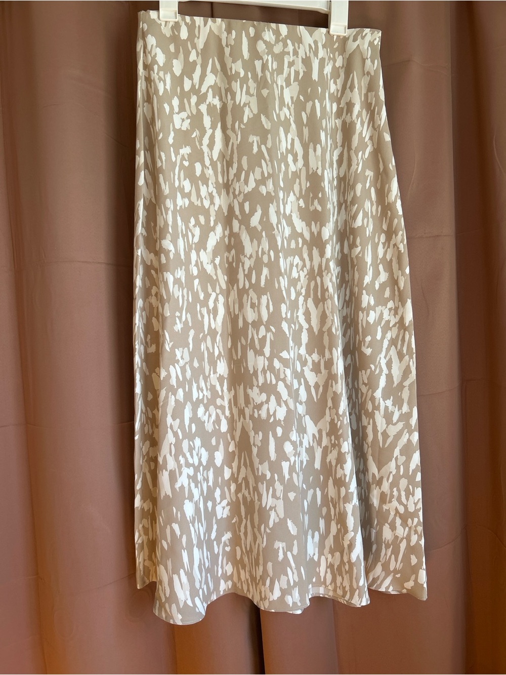 Vince Camuto Beige and White Printed A-Line Midi Skirt